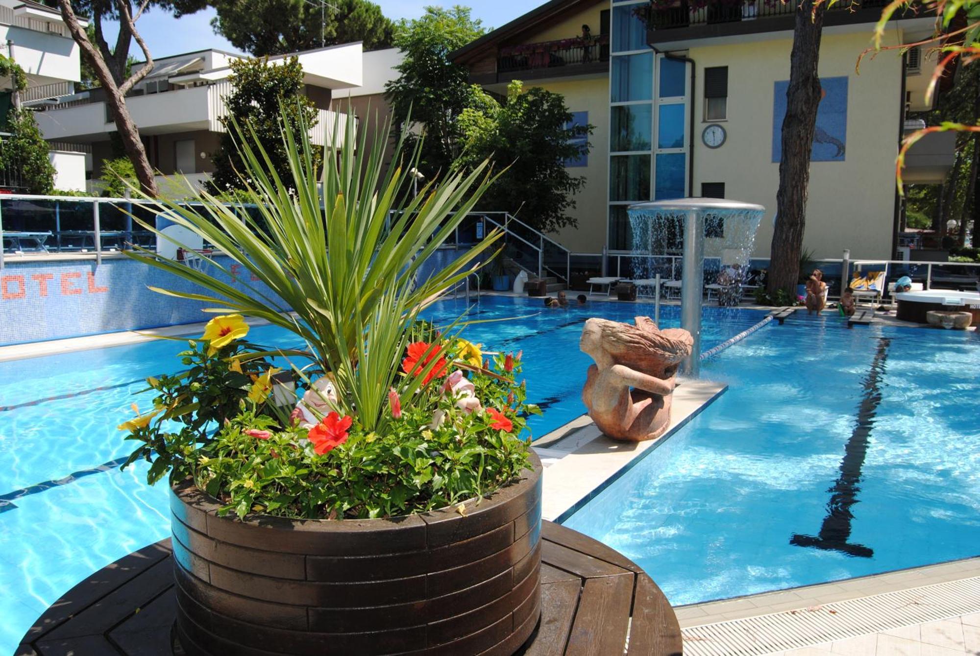 Hotel Flora Milano Marittima Ngoại thất bức ảnh